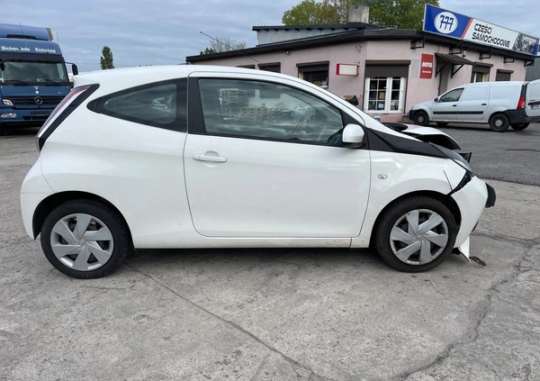 Toyota Aygo cena 9500 przebieg: 124000, rok produkcji 2015 z Gniezno małe 172